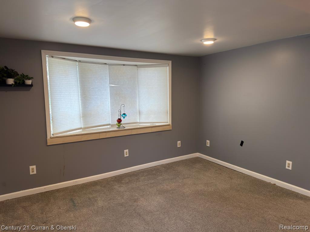 8320 Robindale Avenue, Dearborn Heights, MI 48127 — Photo 13