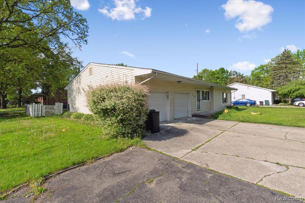 500 TROMBLEY Drive, Troy, MI 48083 — Photo 2