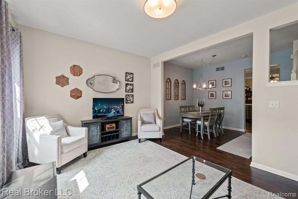 1627 RED HICKORY, Howell, MI 48855 — Photo 9