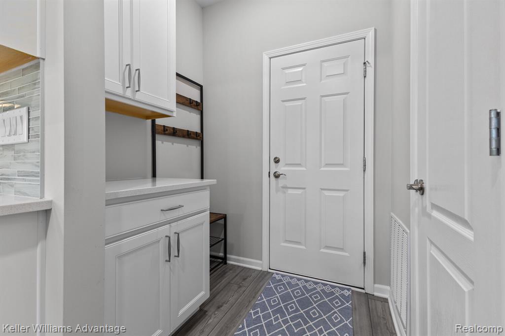 836 Addison Circle, Walled Lake, MI 48390 — Photo 10