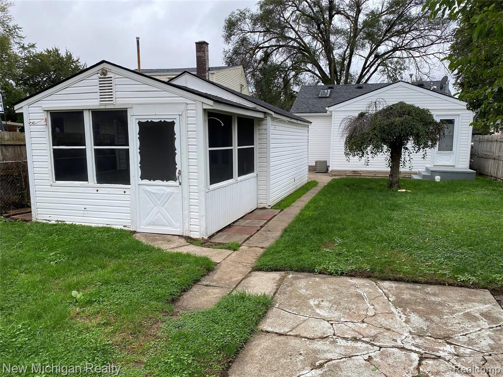 5659 CLIPPERT Street, Dearborn Heights, MI 48125 — Photo 6