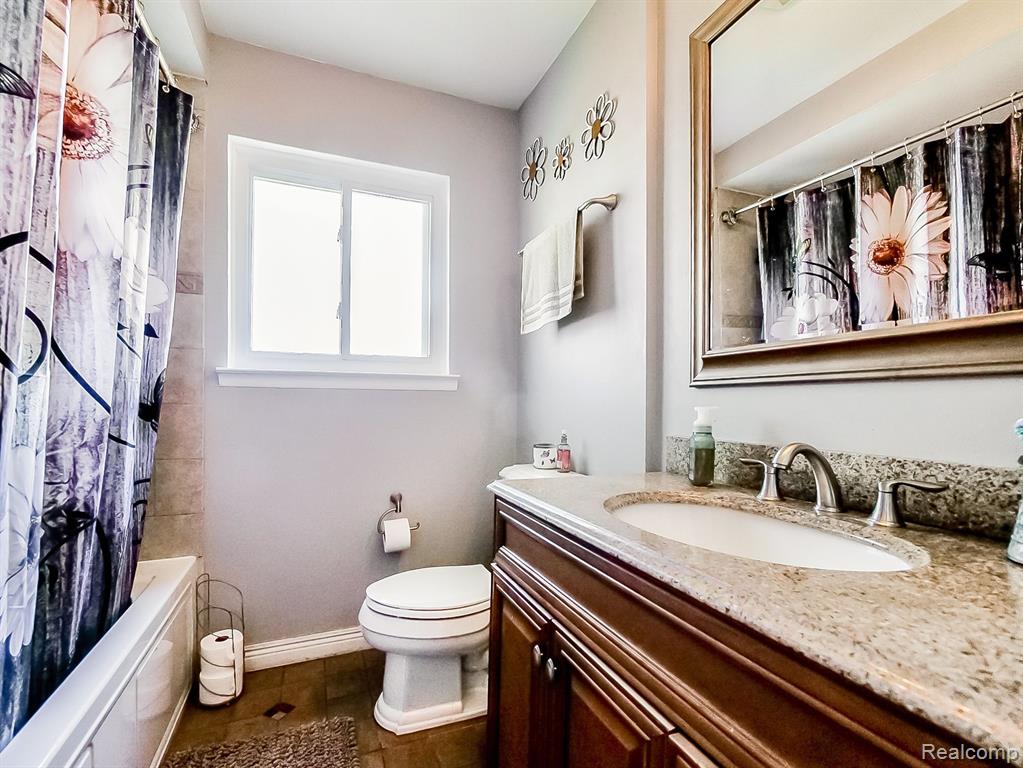 40141 RADCLIFF Drive, Sterling Heights, MI 48313 — Photo 13