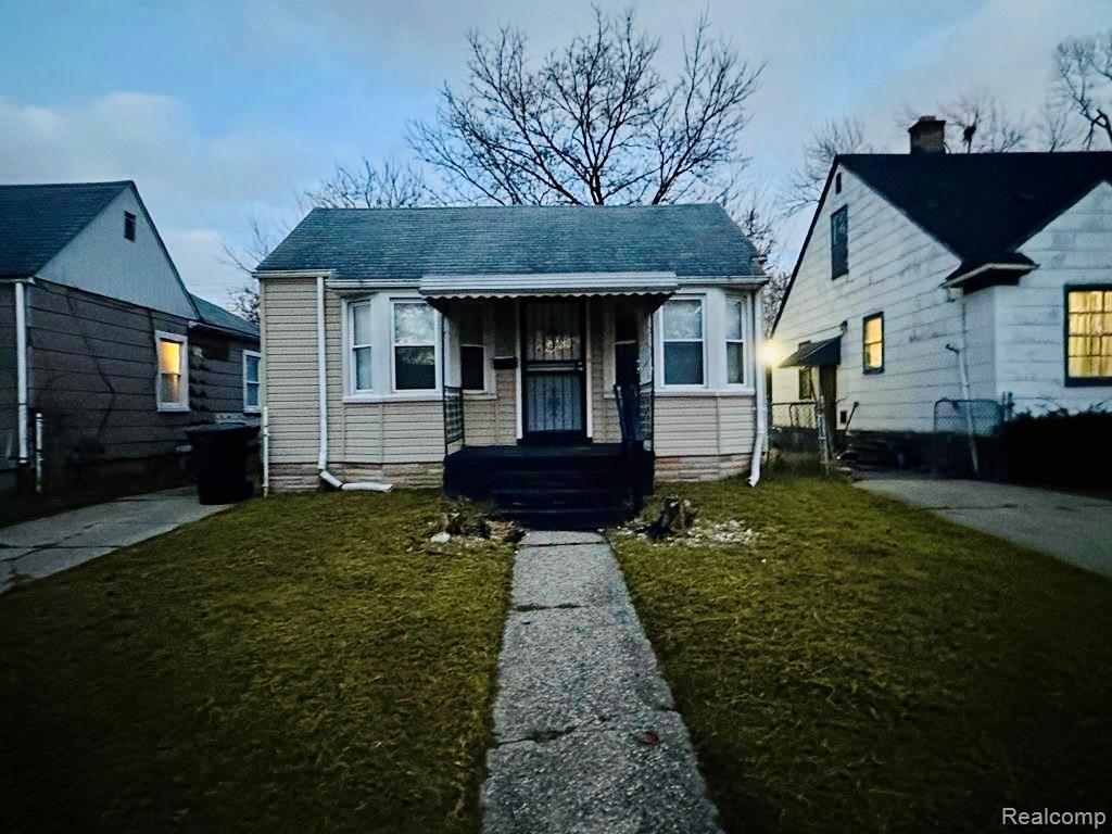 8260 Minock Street, Detroit, MI 48228 — front exterior