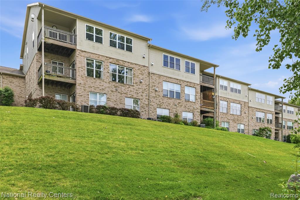 5905 High Pointe Court, Brighton, MI 48116 — Photo 29