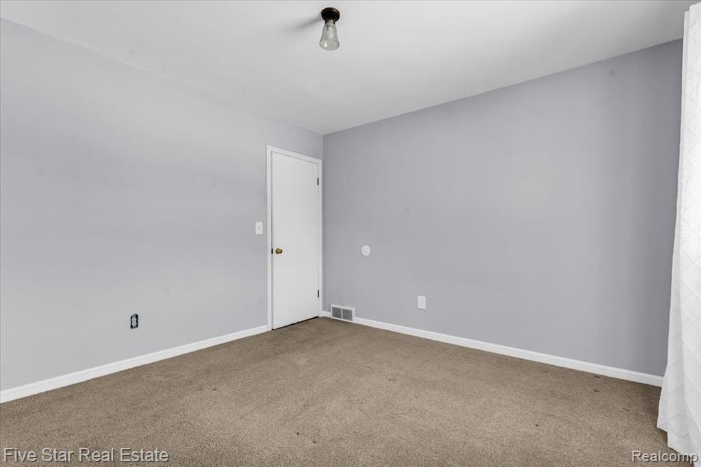 911 S Duck Lake Road, Milford, MI 48381 — Photo 26