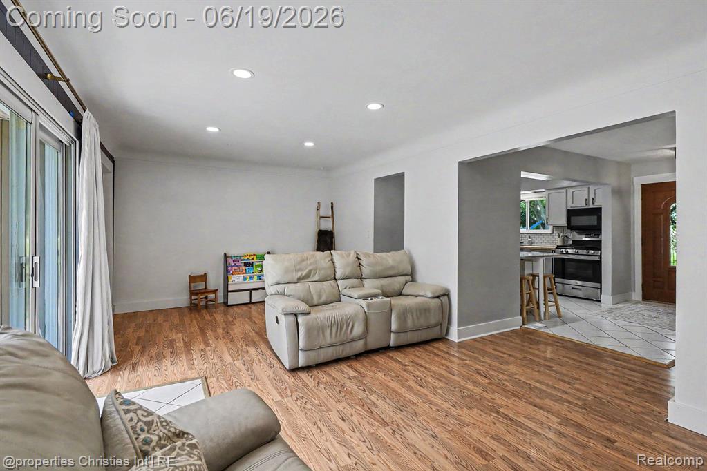 9567 Susin Lane, Clarkston, MI 48348 — Photo 17