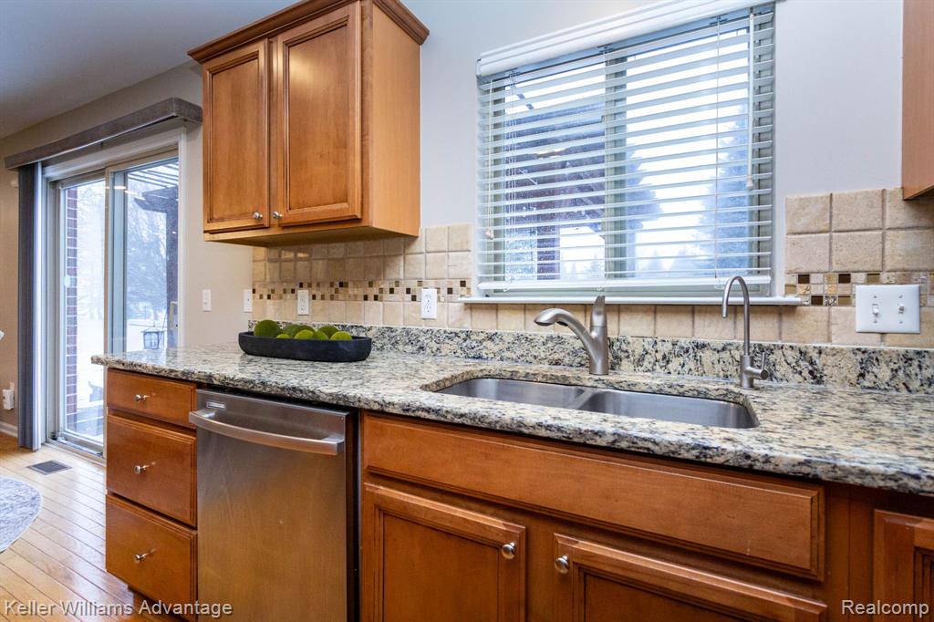 24975 Bloomfield Court, Novi, MI — Photo 14