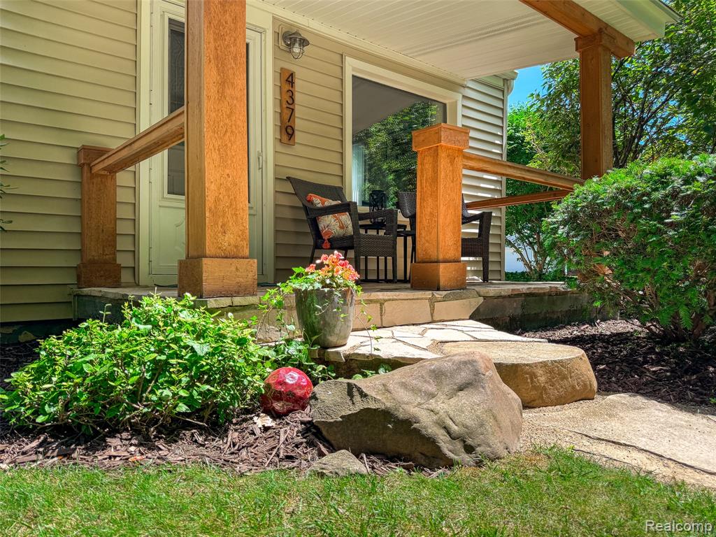 4379 Cedar Avenue, West Bloomfield, MI 48323 — Photo 2