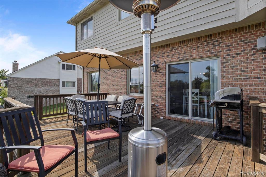 8978 WOODLORE SOUTH Drive, Plymouth, MI 48170 — Photo 8