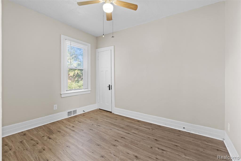 4840 Saint Clair Street, Detroit, MI 48214 — Photo 13