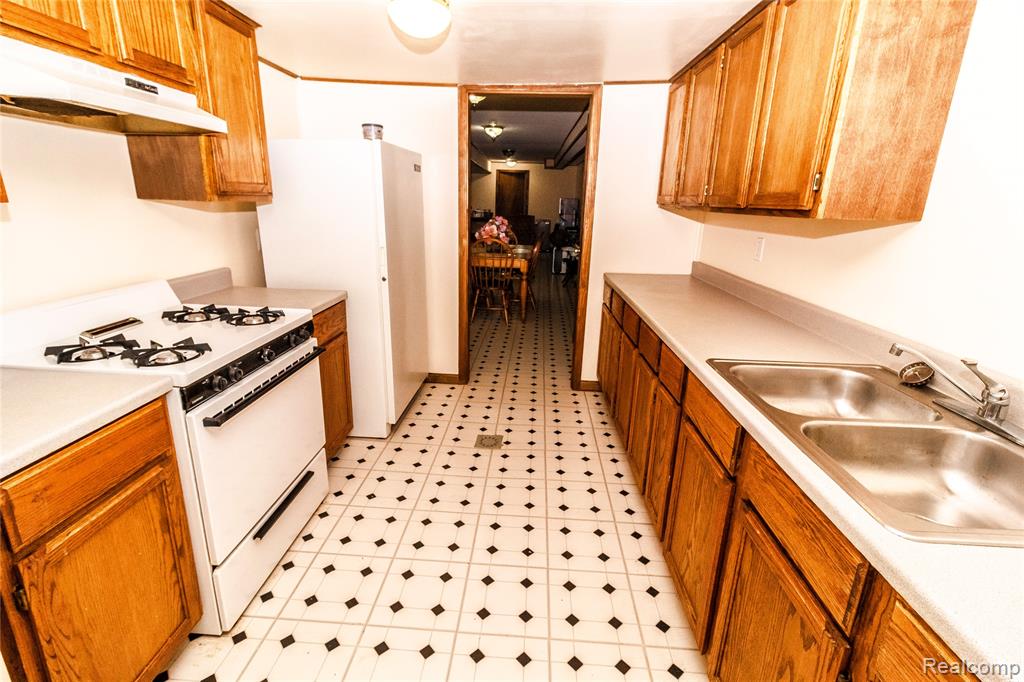 1511 Fish Lake Road, Lapeer, MI 48446 — Photo 40