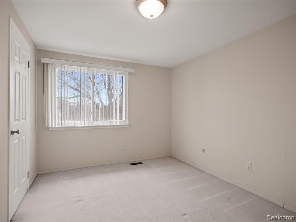4783 STODDARD Drive, Troy, MI 48085 — Photo 17