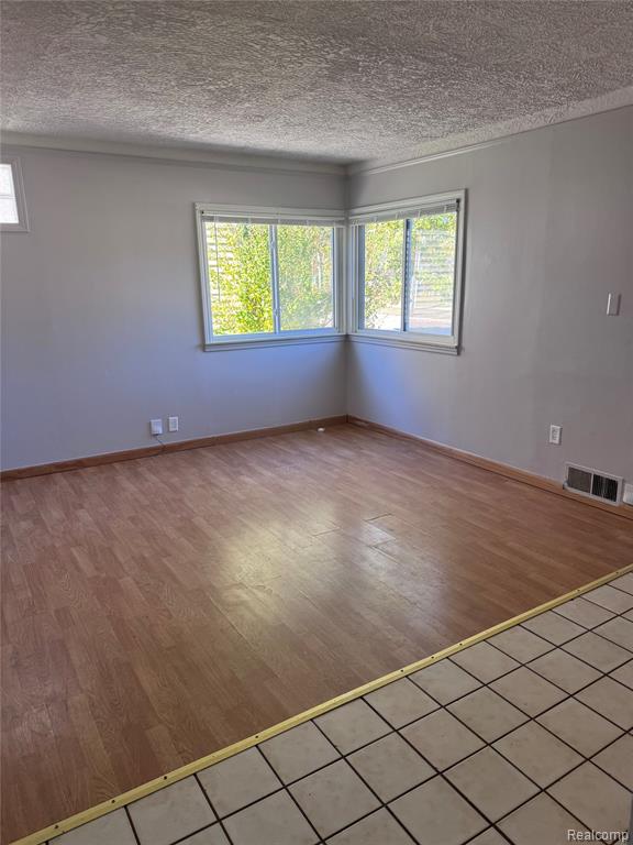 949 W FARNUM Avenue, Madison Heights, MI 48071 — Photo 10