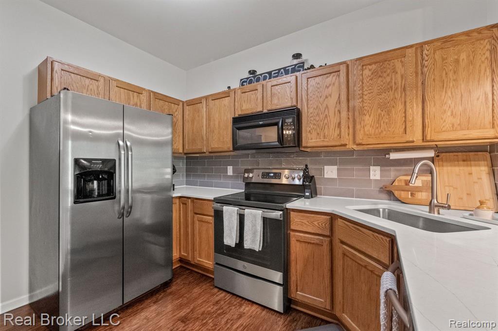 1627 RED HICKORY, Howell, MI 48855 — Photo 11