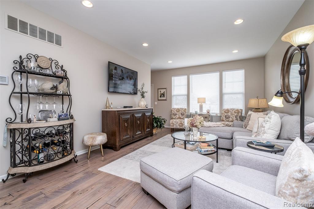 4580 Bradley Circle, 24, Troy, MI 48085 — Photo 6