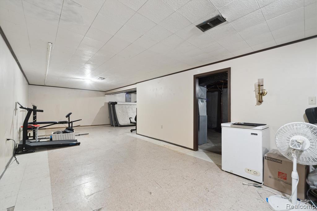 9040 Chesterfield Drive, Swartz Creek, MI 48473 — Photo 30