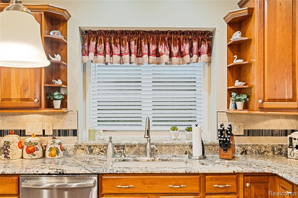 945 Saint James Park Avenue, Monroe, MI 48161 — Photo 17