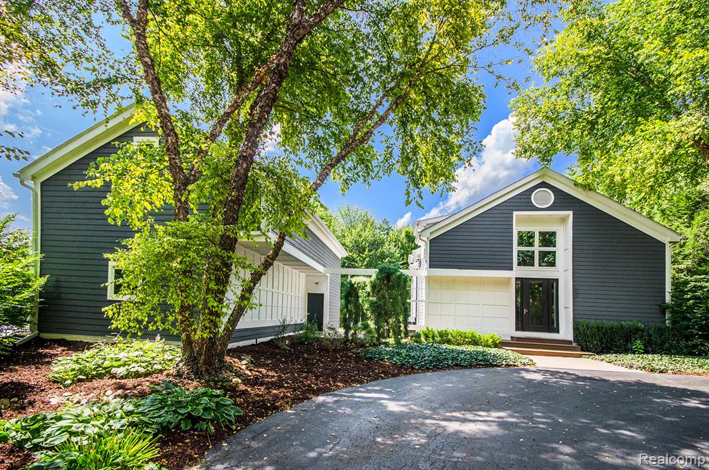 5751 Dora Lane, Clarkston, MI 48348 — front exterior
