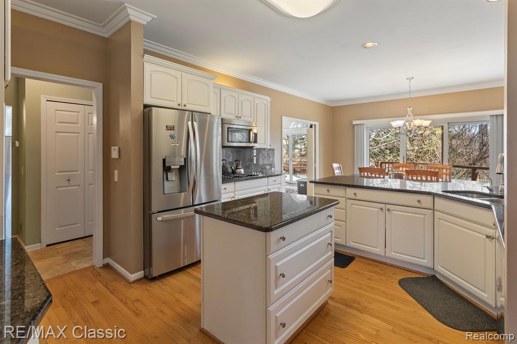 6904 GRANGER Drive, Troy, MI 48098 — Photo 25