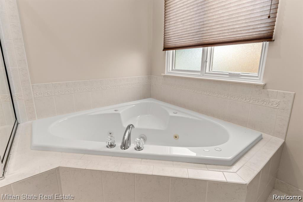 21254 Clayton Drive, Macomb, MI 48044 — Photo 31