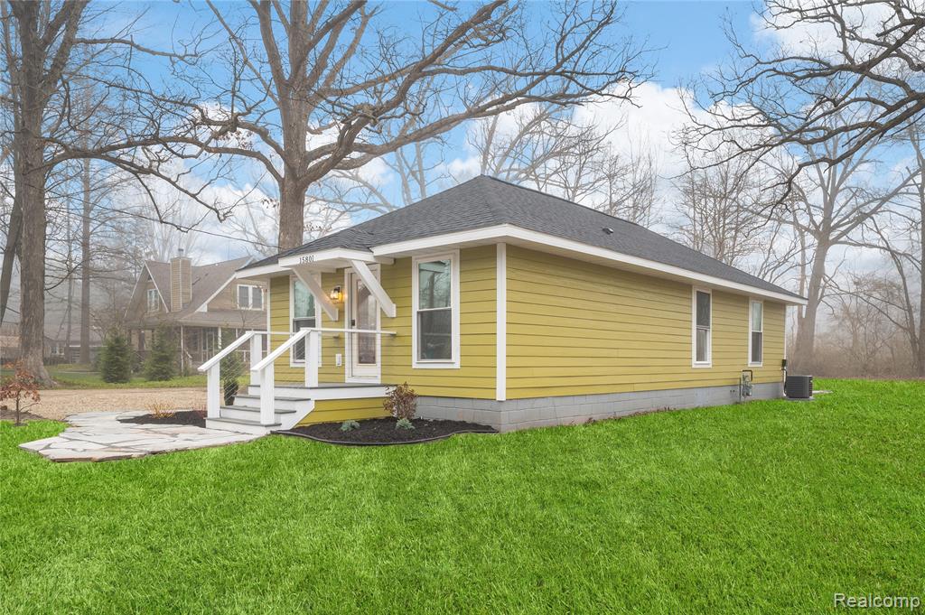 15801 Oak Avenue, Union Pier, MI 49129 — Photo 3