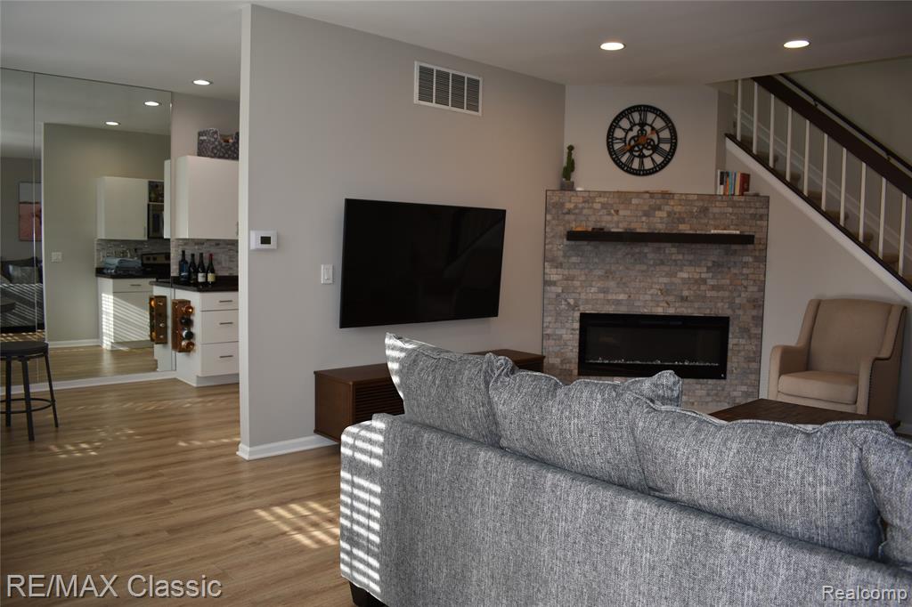 29424 Regents Pointe, 62, Farmington Hills, MI 48331 — Photo 5