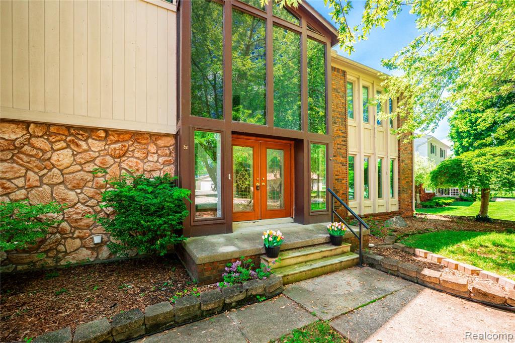 8027 Berkshire Drive, Grosse Ile, MI 48138 — Photo 3