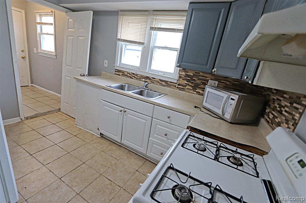 19361 Wakenden, Redford, MI 48240 — Photo 30