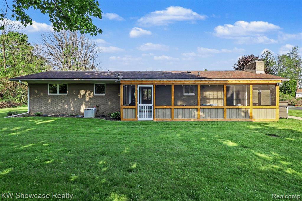 2572 Ridge Road, White Lake, MI 48383 — Photo 34