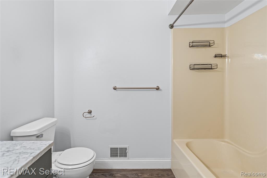 580 Oakbrook Circle, Flushing, MI 48433 — Photo 28