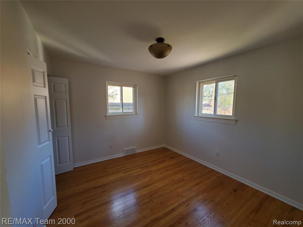 5637 MERRICK Street, Dearborn Heights, MI 48125 — Photo 12
