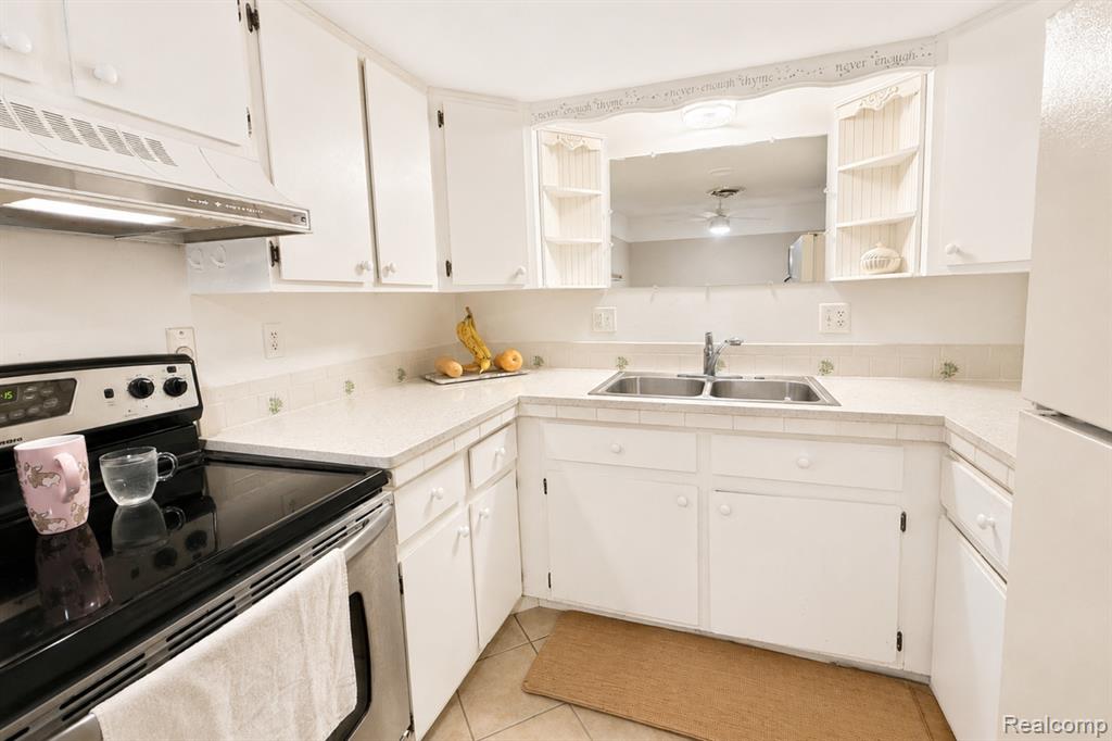 61227 Heritage, South Lyon, MI 48178 — Photo 7