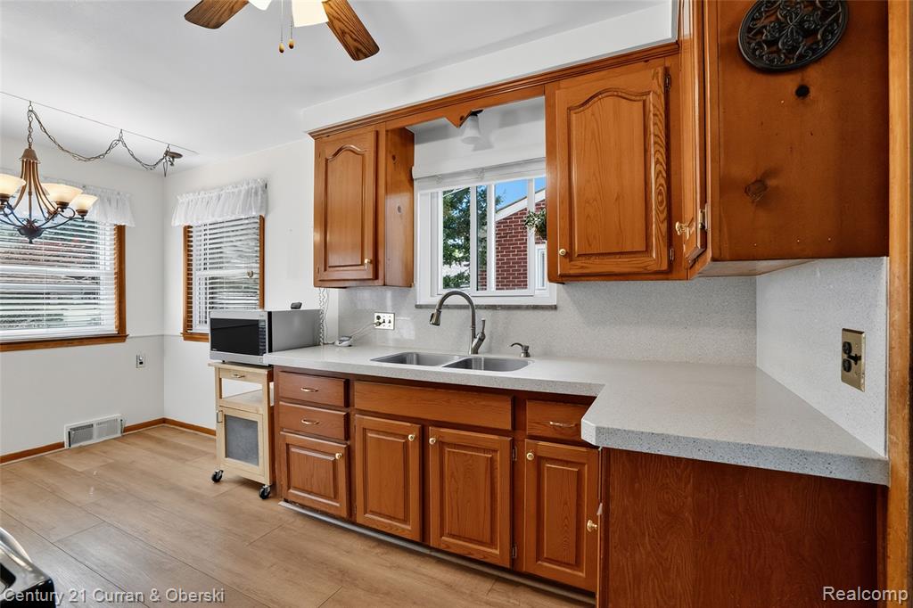 8224 N Evangeline Street, Dearborn Heights, MI 48127 — Photo 20