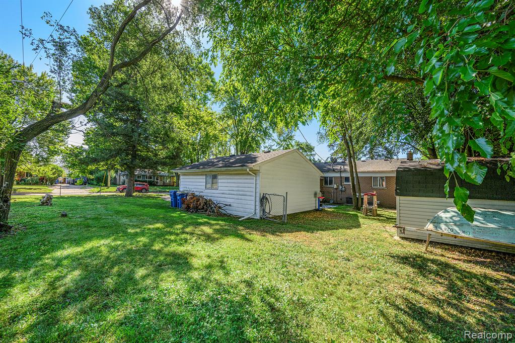6100 Williams Lake Rd, Waterford, MI 48329 — Photo 18