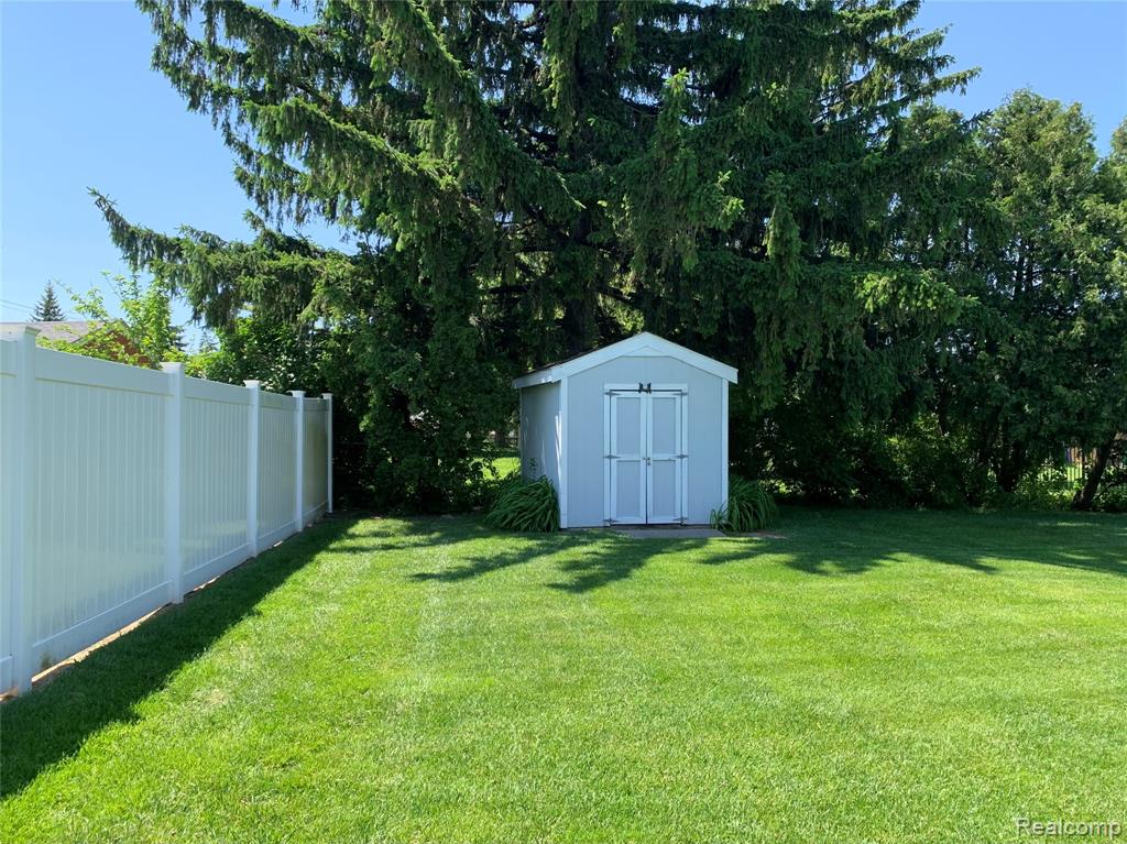 5504 Antoinette Drive, Grand Blanc, MI 48439 — Photo 6