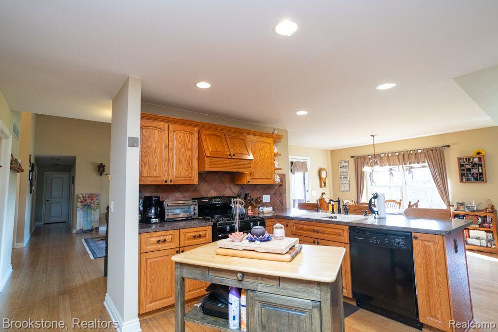 8786 COUNTRY MANOR Drive, Bruce, MI 48065 — Photo 10