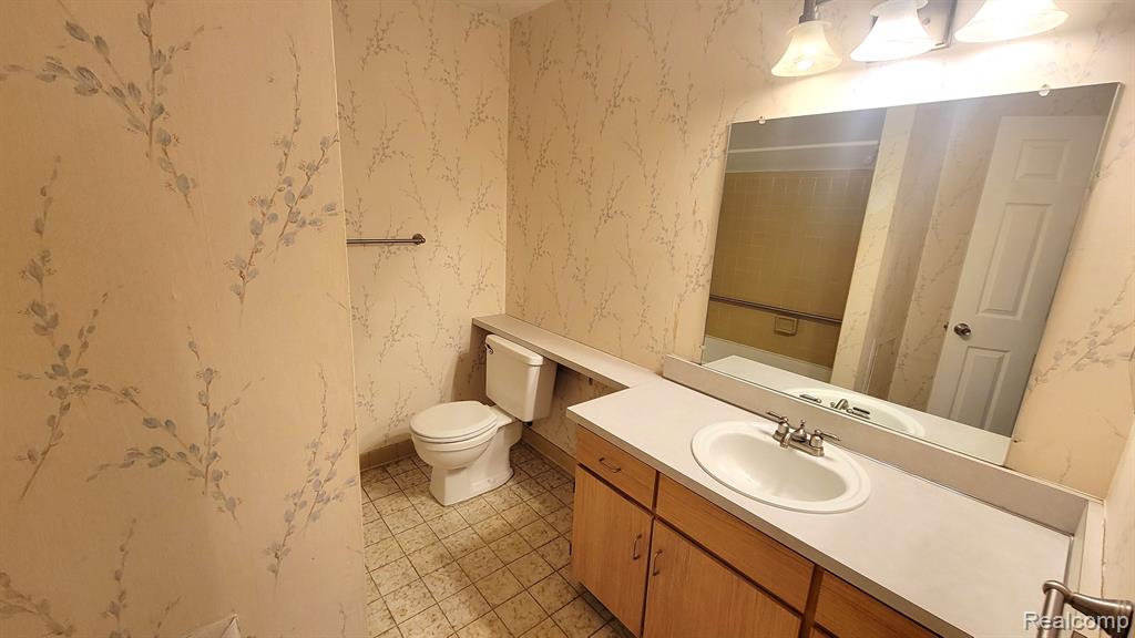 7369 MANOR Circle, 101, Westland, MI — Photo 13