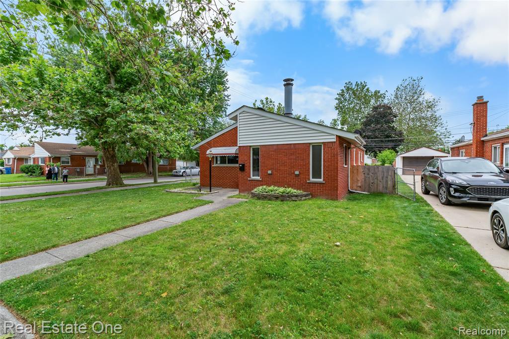 4718 Roosevelt Boulevard, Dearborn Heights, MI 48125 — Photo 20