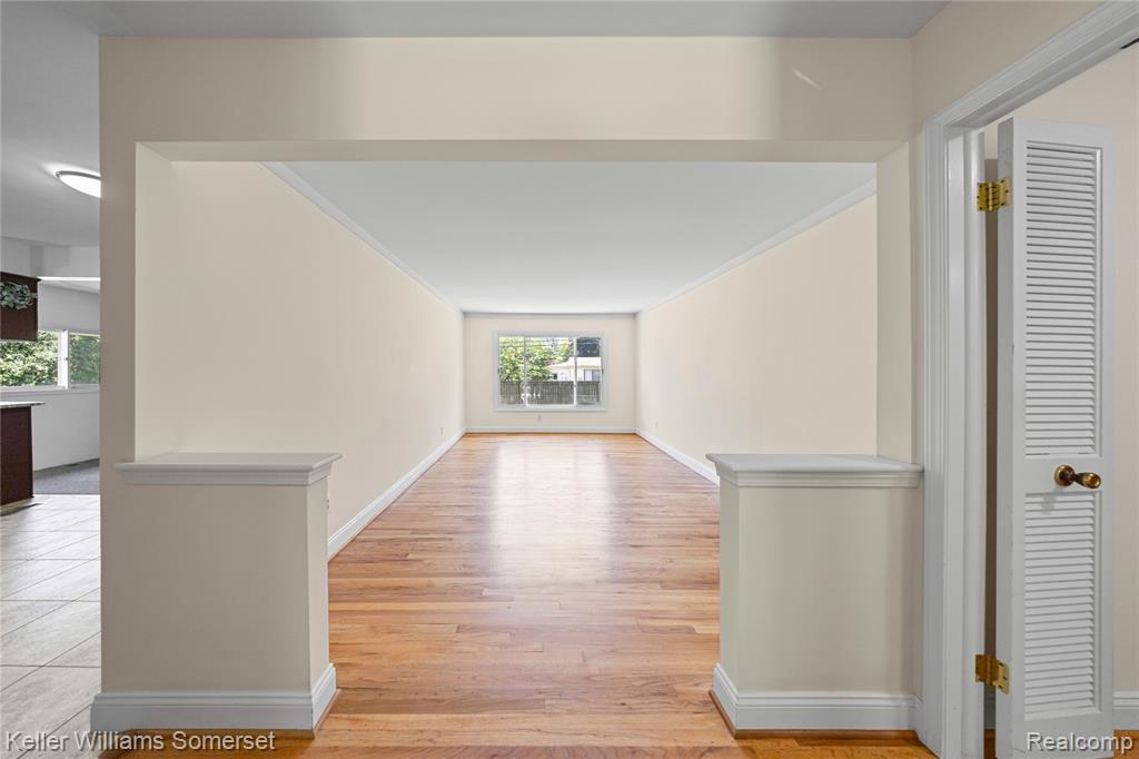 5292 ABINGTON Drive, Troy, MI 48085 — Photo 6