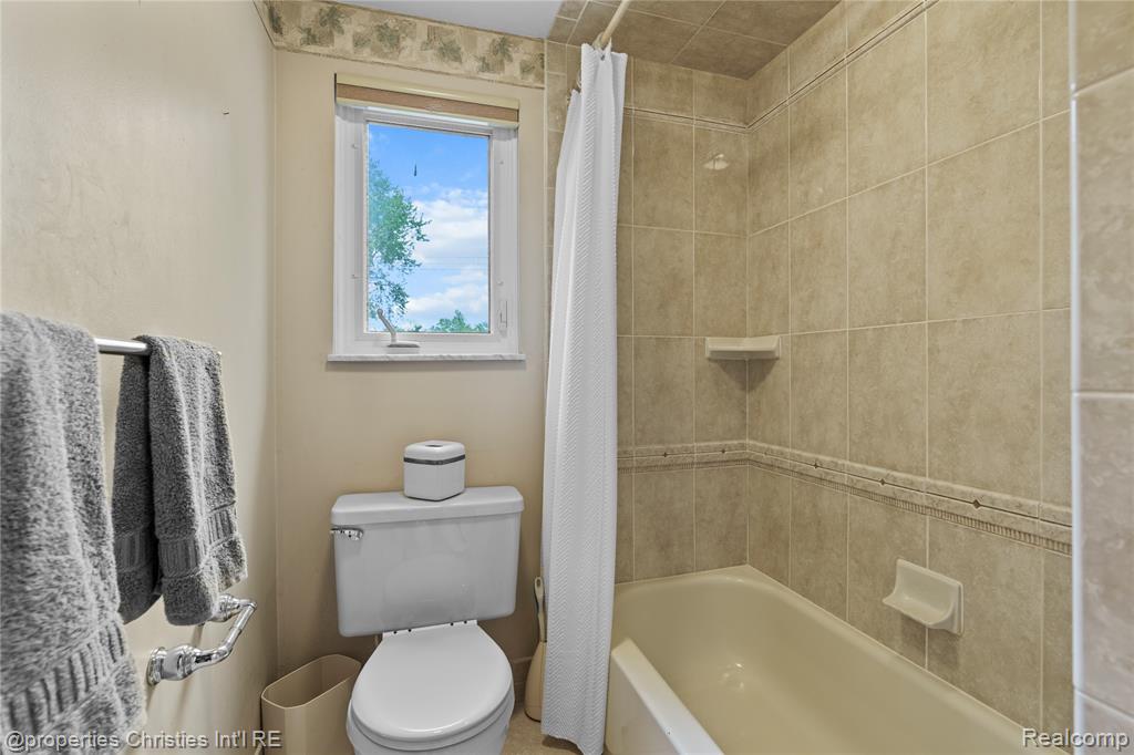 6785 GRASSLAND Avenue, West Bloomfield, MI 48324 — Photo 21