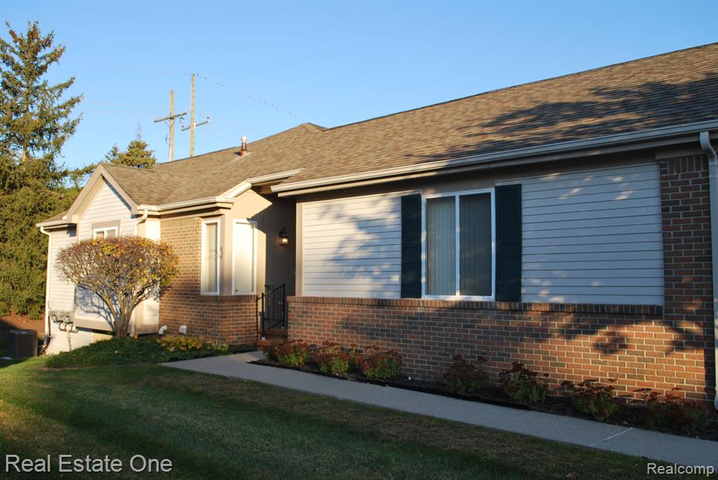 697 RAVENCREST Lane, 5, Westland, MI — Photo 3