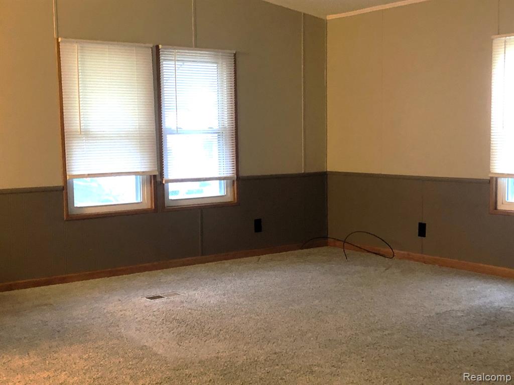 608 Holly Court, Jonesville, MI 49250 — Photo 17
