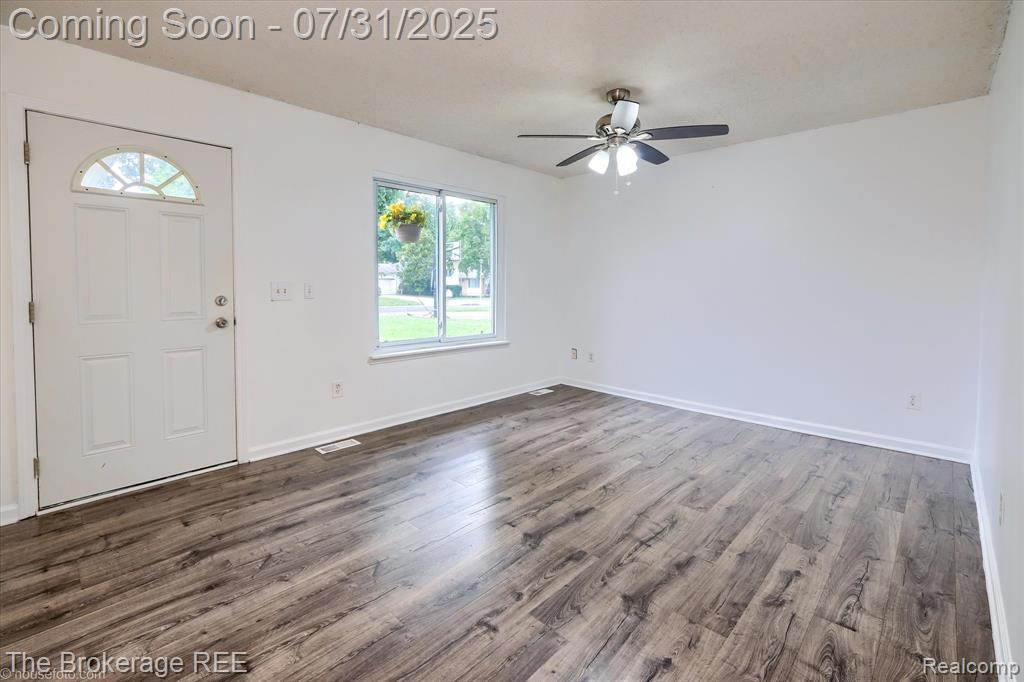 5010 Spring Well Lane, Grand Blanc, MI 48439 — Photo 5