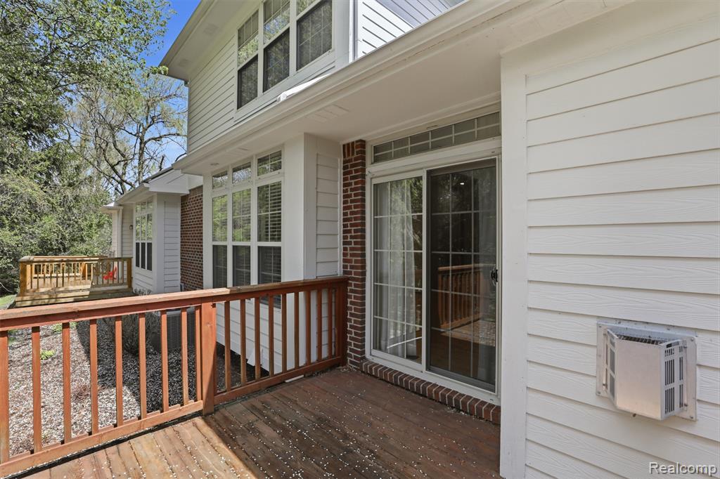 4368 Gateway Circle, West Bloomfield, MI — Photo 44