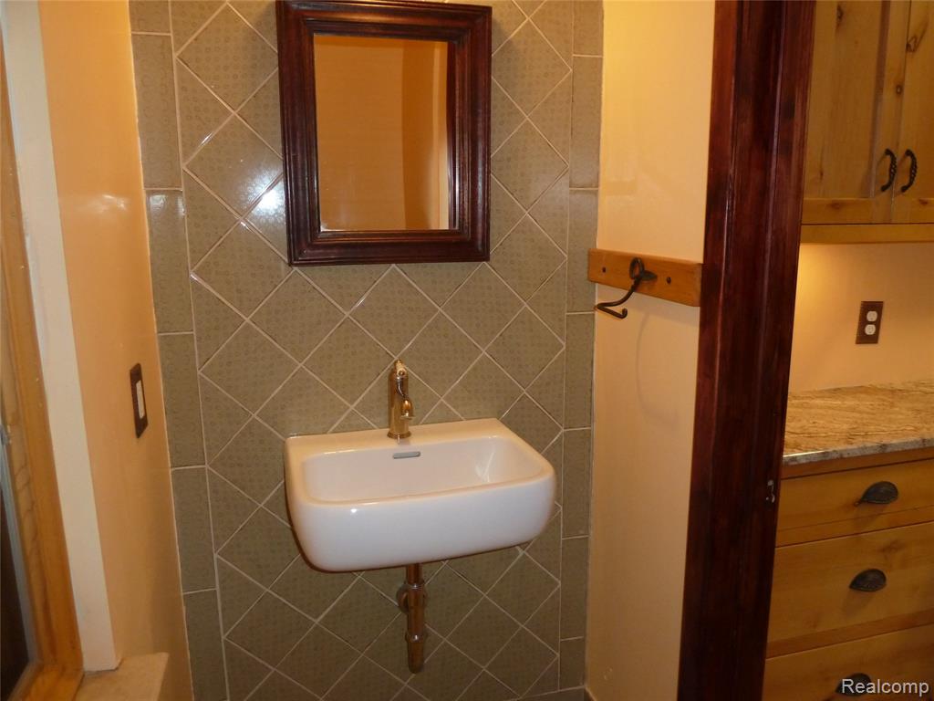 19925 Renfrew Road, Detroit, MI, 48221