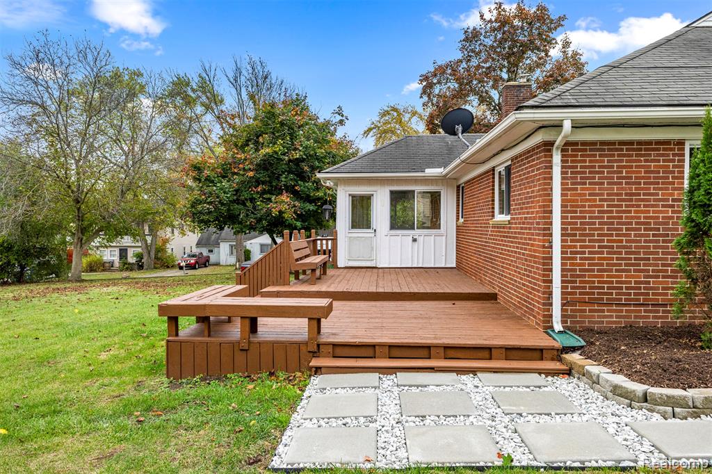 633 S Pontiac Trail, Walled Lake, MI 48390 — Photo 38