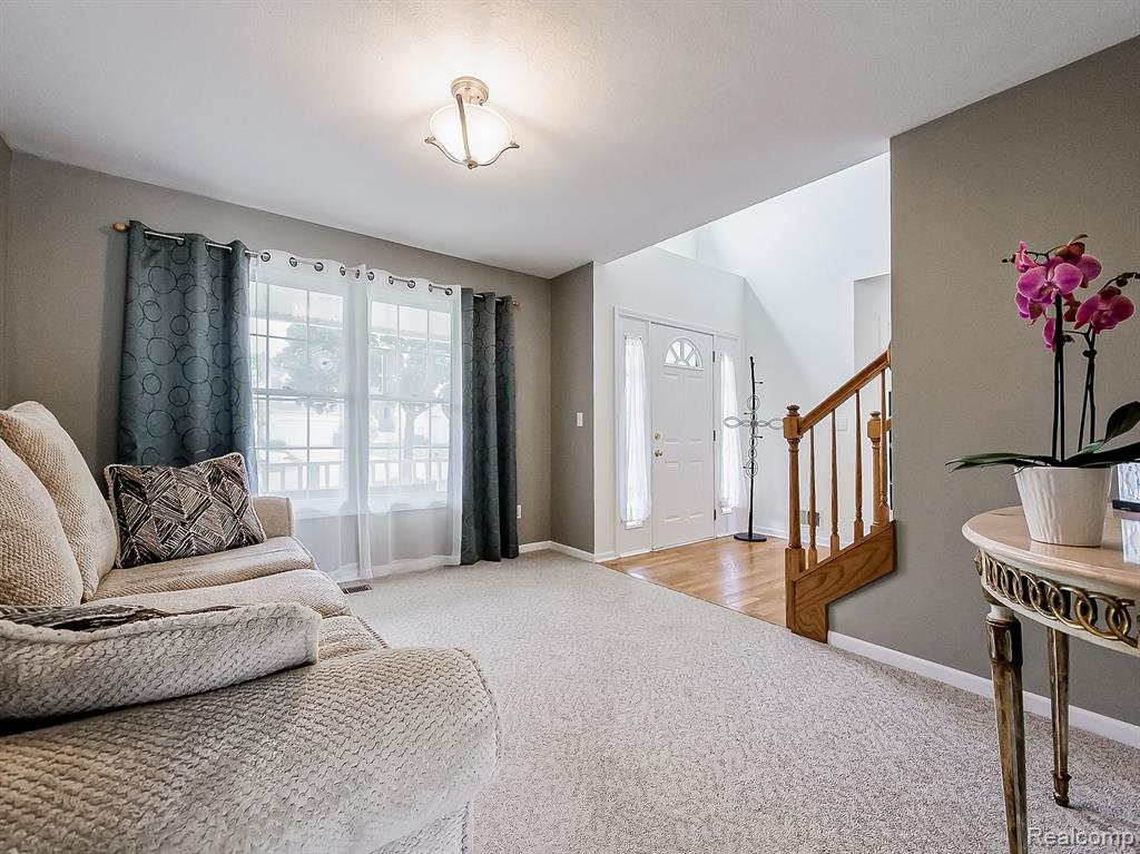 1394 MIDDLEWOOD Drive, Saline, MI 48176 — Photo 6