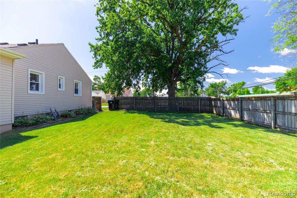826 Goddard Street, Wyandotte, MI 48192 — Photo 29