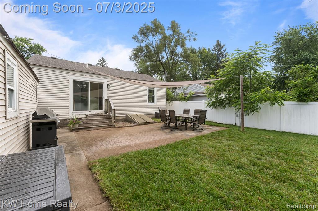 5575 Berkley Drive, Waterford, MI 48327 — Photo 23