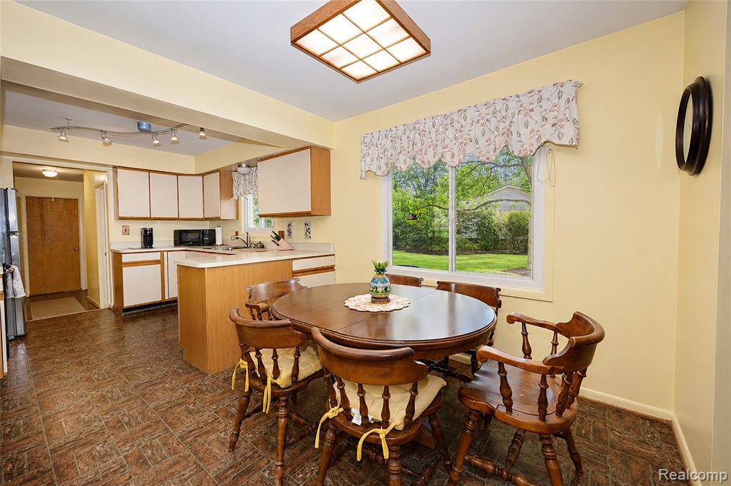 5888 Pentland Road, Bloomfield Hills, MI 48301 — Photo 11